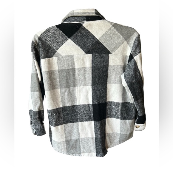 ANDTHEWHY Women’s Plaid Button-Up Shacket - Picture 2 of 6